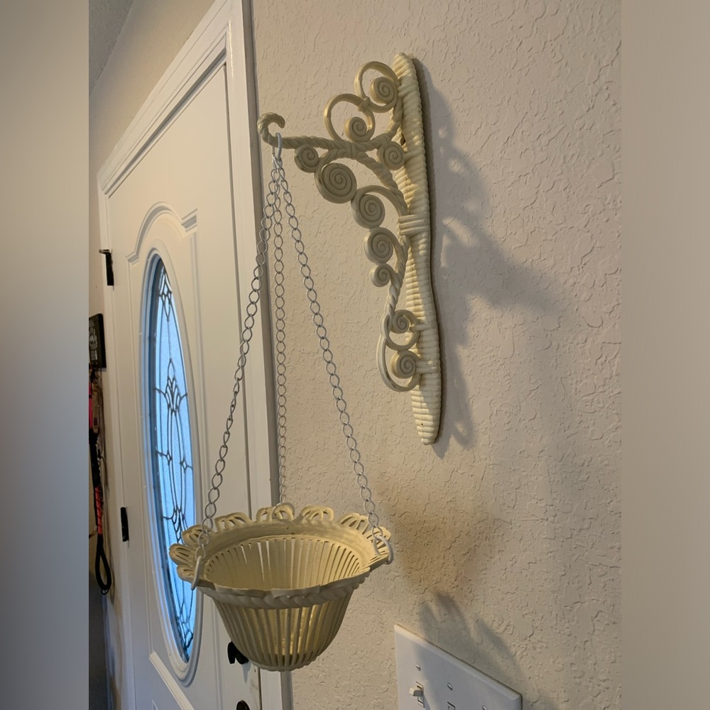 Homco Beige Yellow Wicker Style Hanging Planter Basket Ornate Wall Bracket